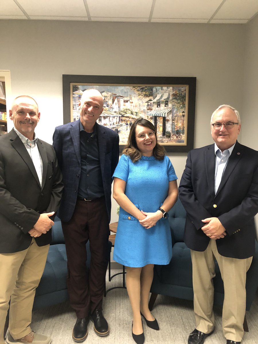 ProfMikeMorris's tweet photo. Congrats to Judith Martinez for successfully defending her PhD dissertation today. https://t.co/mpVRp6uOJo