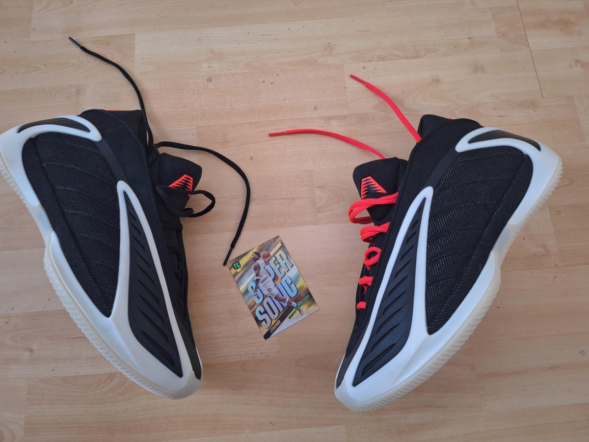 wolfpackWatch's tweet image. My AE 2s just arrived! Loving this colorway — clean, fresh, and ready for the season. Here’s to a great one for all of us! 🔥👟🍂