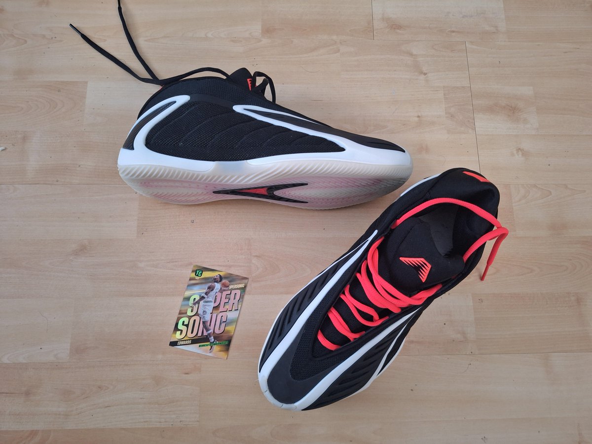 wolfpackWatch's tweet image. My AE 2s just arrived! Loving this colorway — clean, fresh, and ready for the season. Here’s to a great one for all of us! 🔥👟🍂