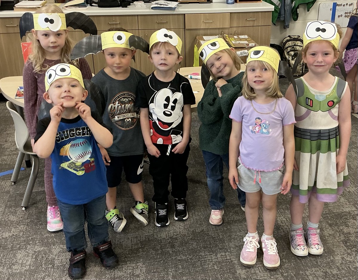 🦇 Children’s House Guide, Mrs. Molle Bartletti’s 4K students are practicing rhyming in a fun and creative way, by making their very own “bat hats”! ✨

#WausauSchools