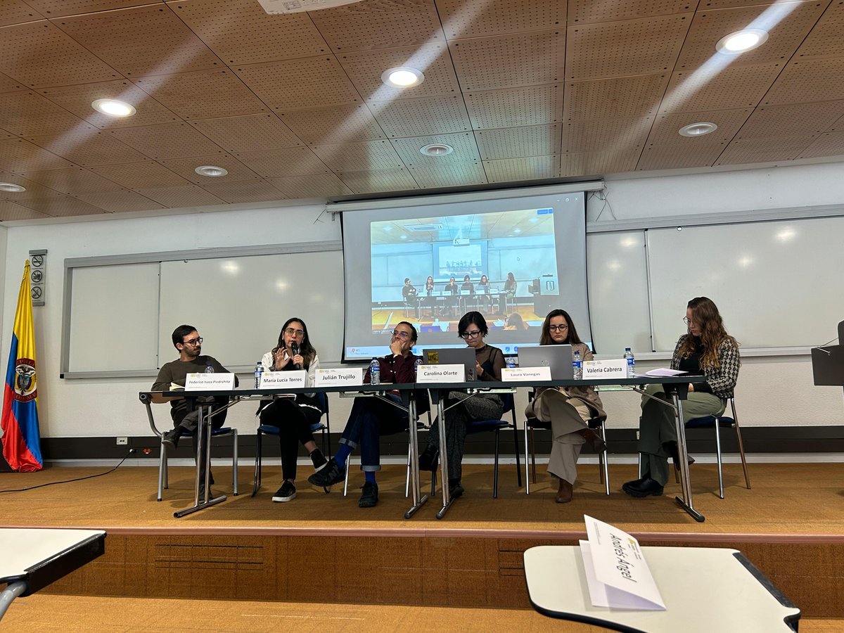 🌎✨ El pasado 19 de septiembre, la profesora <a href="/maluechavez/">Maria Lucia Torres</a> representó a <a href="/GAPurosario/">Grupo de Acciones Públicas | GAP</a> en un evento en <a href="/Uniandes/">Uniandes</a>, donde habló sobre el litigio estratégico de las clínicas jurídicas ⚖️ en el marco de la Opinión Consultiva sobre Emergencia Climática de la CorteIDH.

#SoyProfeJurisUR