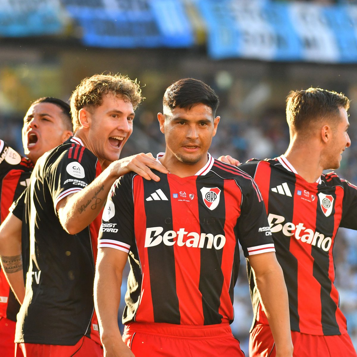“¿QUÉ SE SIENTE GANARLE A RACING CON LA DE RIVER? PARA MÍ FUE ALGO NORMAL”.

"Siempre estoy tranquilo, en las buenas y en las malas. Nunca estuve nervioso."

🎙 Maxi Salas.