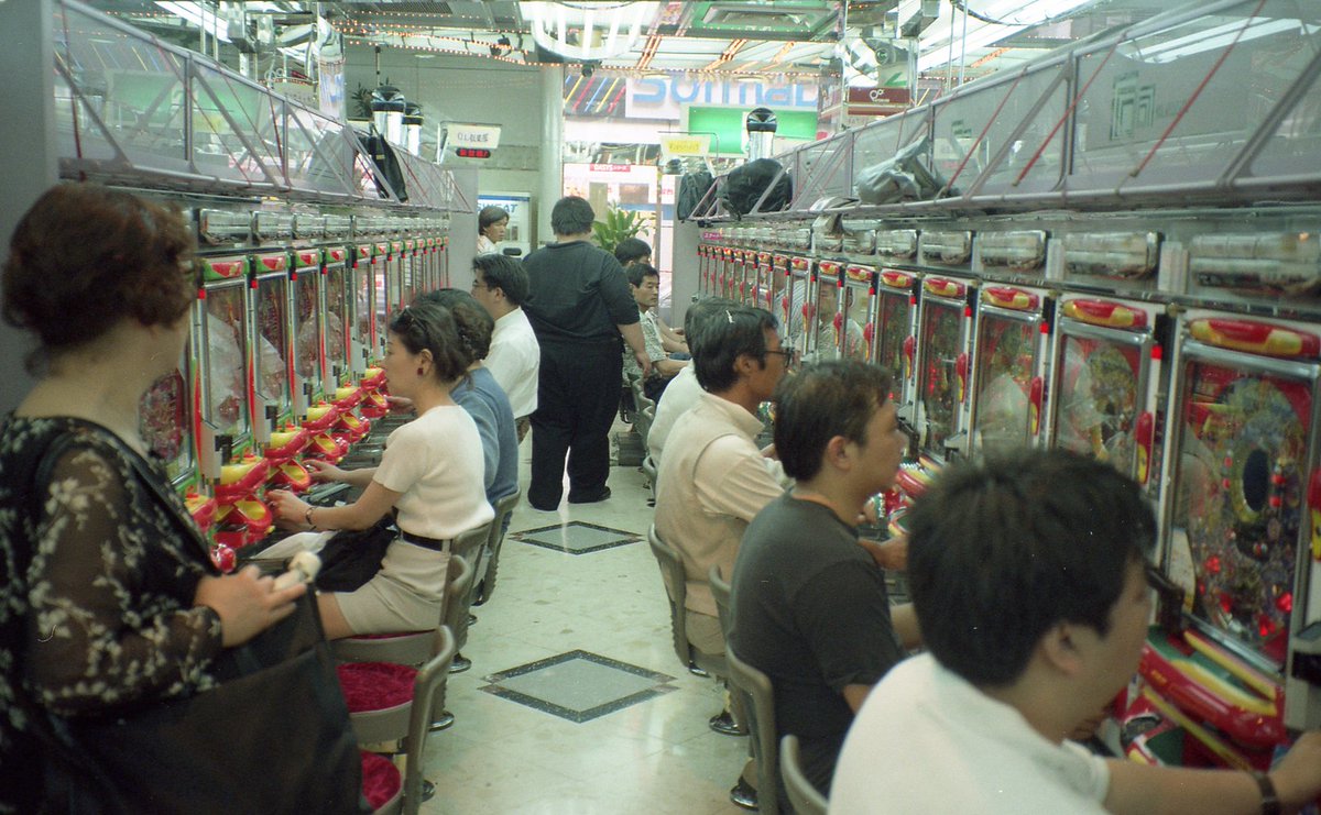 1996年、東京都内のパチンコ店内（正確な店舗不明）