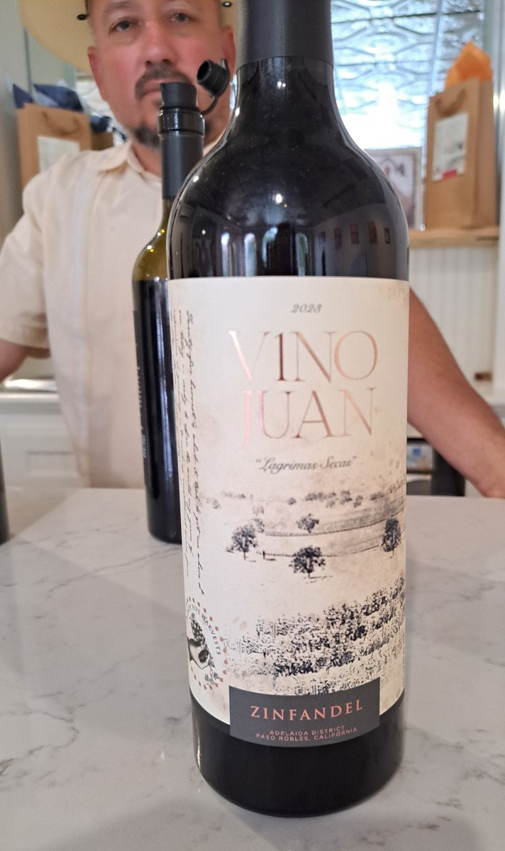 FullBodied's tweet image. Check out Paso's newest tasting room ready for all the events in the square: Taste The View From Vino Juan - Carolyn Dismuke