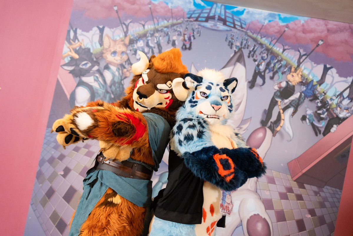 It’s show time😎

📷 <a href="/Arthsekiren/">Arthsakiren 艾斯赤嵐</a> 

#FursuitsFriday