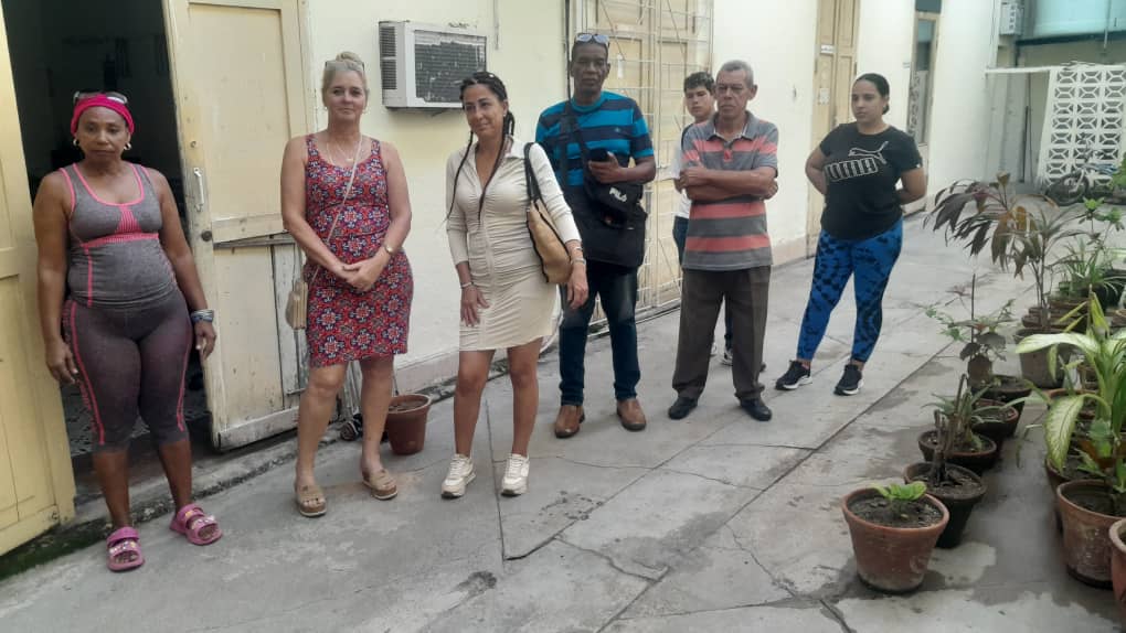 otucfgoscomunic's tweet photo. Cómo cada jueves se realiza el matutino de la DOTU Cienfuegos en esta ocasión a cargo de la dirección de Gestión del Planeamiento y con la participación especial de Planeamiento entregando postales de la ciudad en saludo a la jornada de Octubre Urbano 
#OctubreUrbano
#Cienfuegos https://t.co/tOaBiWJDL6