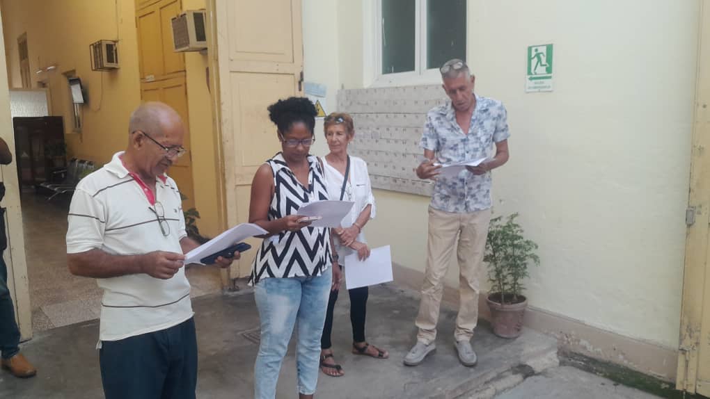 otucfgoscomunic's tweet photo. Cómo cada jueves se realiza el matutino de la DOTU Cienfuegos en esta ocasión a cargo de la dirección de Gestión del Planeamiento y con la participación especial de Planeamiento entregando postales de la ciudad en saludo a la jornada de Octubre Urbano 
#OctubreUrbano
#Cienfuegos https://t.co/tOaBiWJDL6