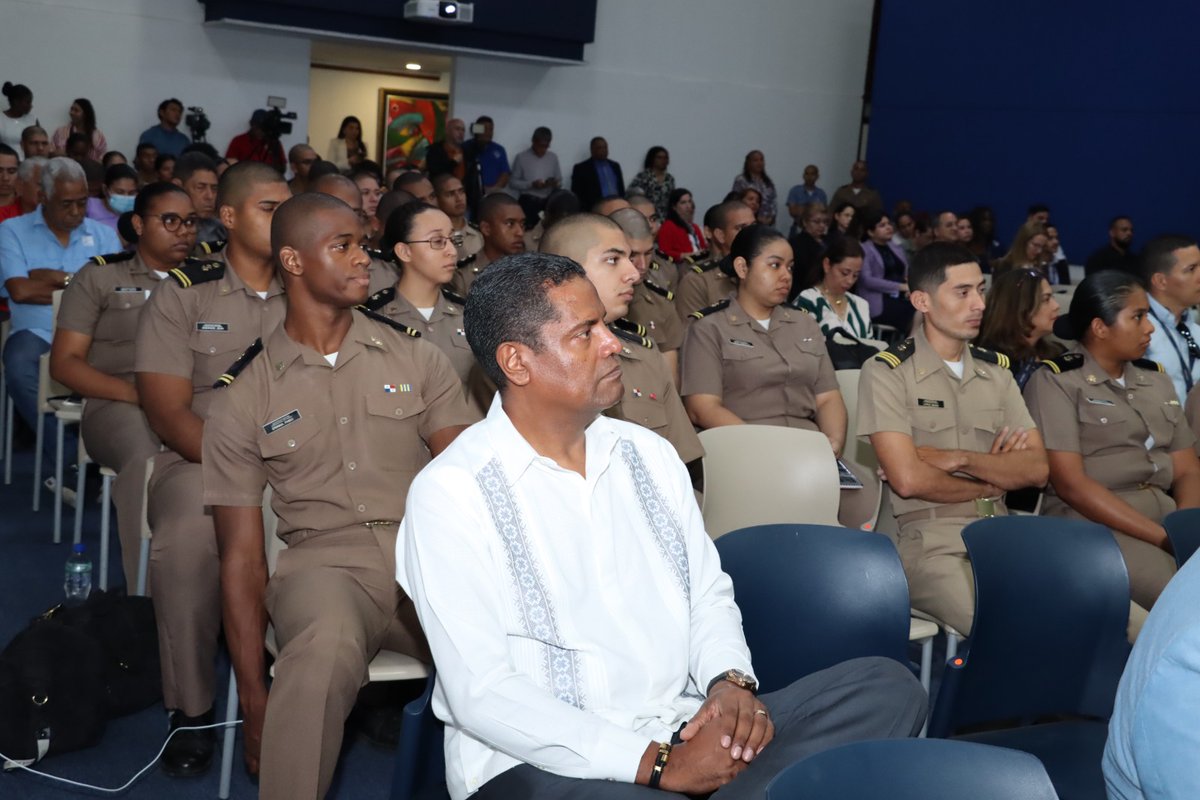 umaritima's tweet photo. El Ing. Javier Díaz, director de Proyectos del @MTCC_LAmerica, inauguró el foro organizado por estudiantes del Diplomado en Periodismo Marítimo de UMIP, con el tema: “El Rol del MTCC Latin América frente a la descarbonización del sector marítimo.” https://t.co/0DxJtFceoV
