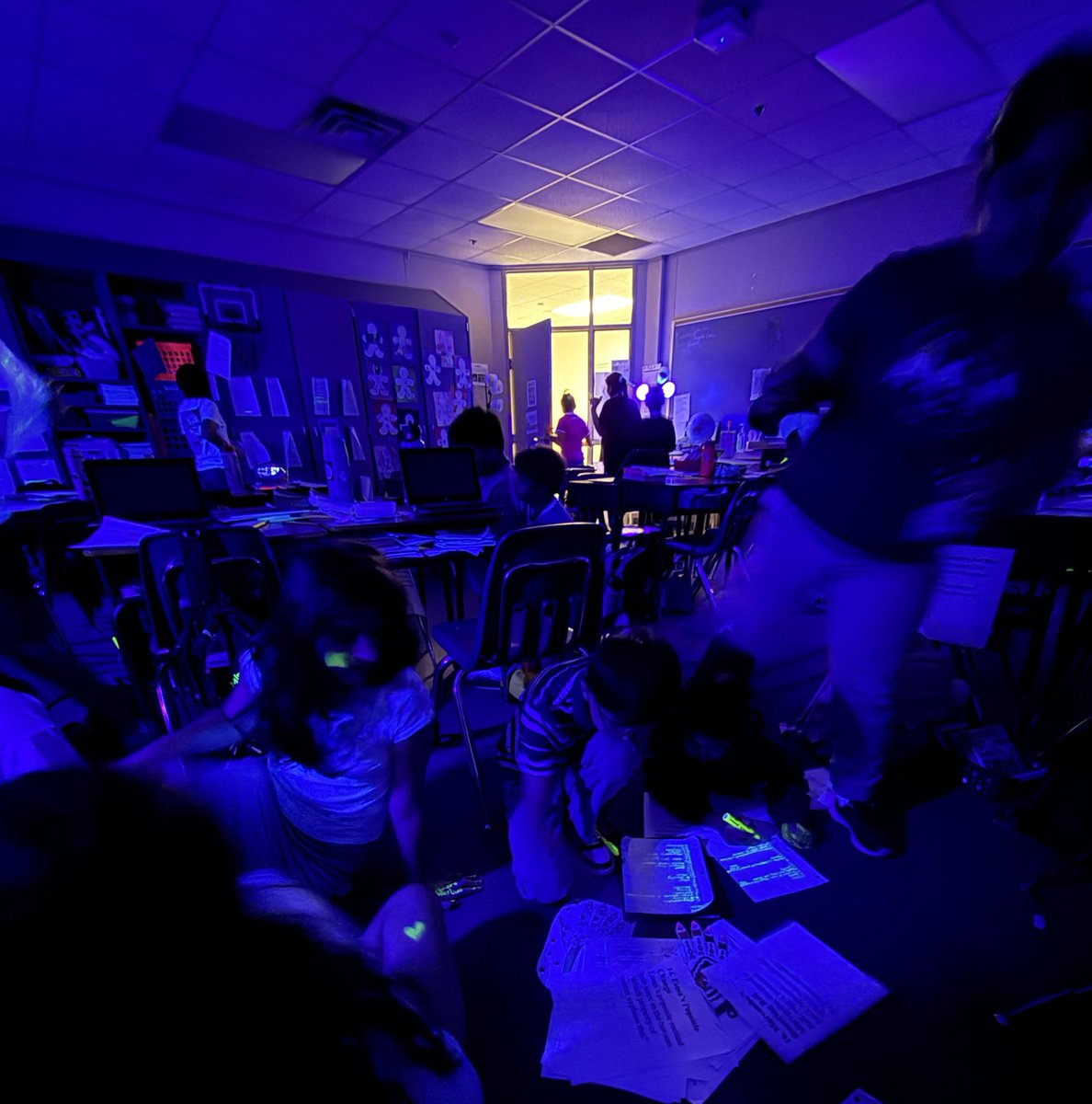 5thWithStewart's tweet photo. October means bringing some black light ✨magic✨to our lessons!! Science rotations featured different scenarios that had students thinking! Math rotations included adding and subtracting fractions with partners! 🧮 #LearningIsMagical 🥰 https://t.co/q5BxX7VLbf