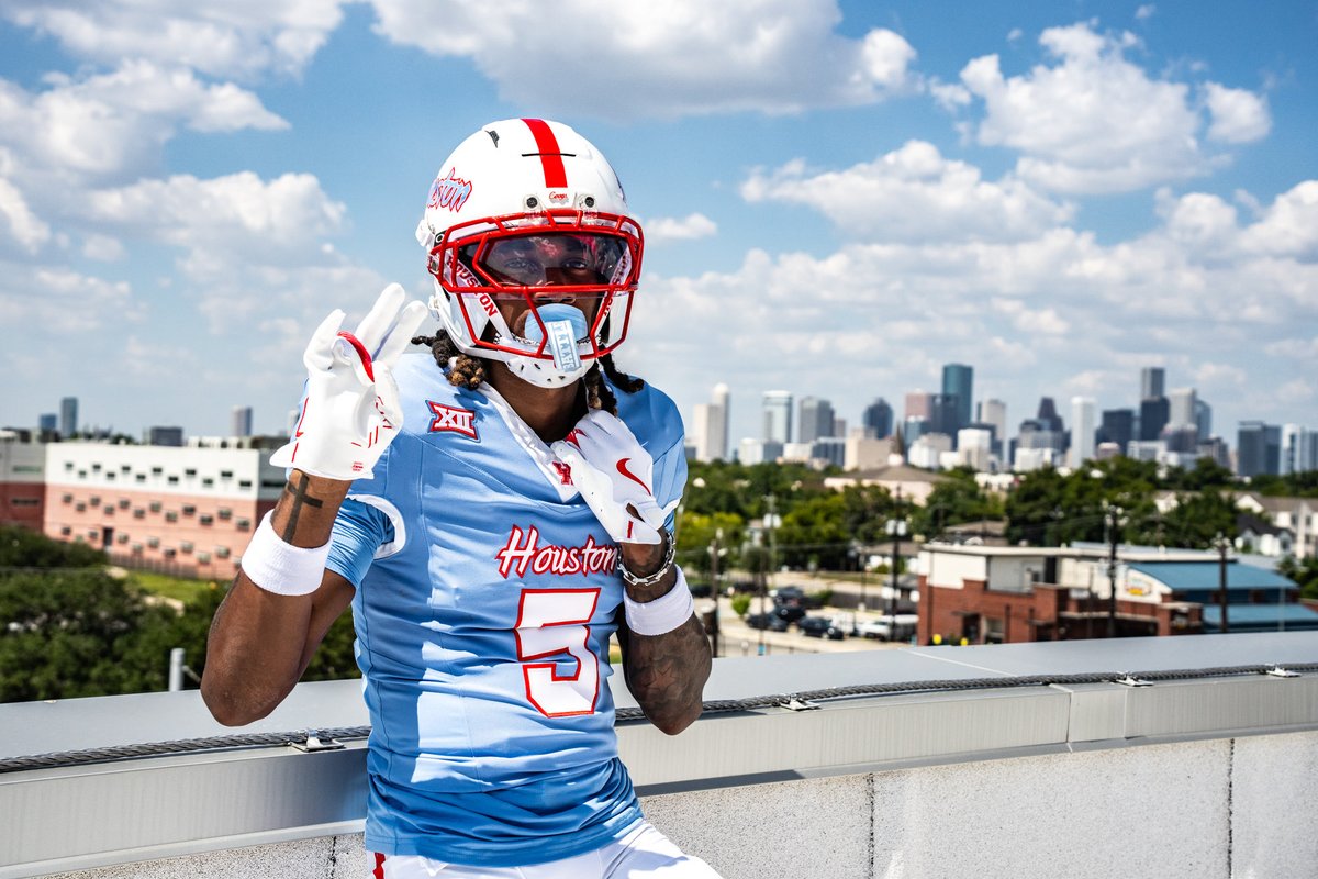 UHCougarFB's tweet photo. HOUSTON Blue.  

#GoCoogs https://t.co/WzcPtK0zLs
