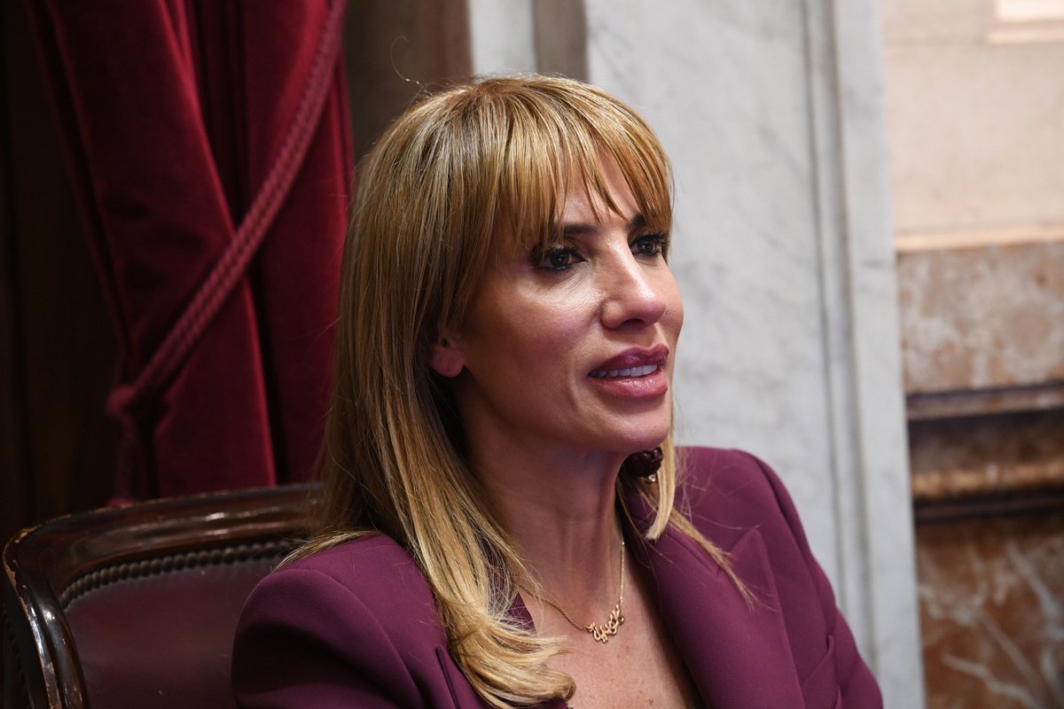 ClaudiaLAZamora's tweet photo. 🏛️
En la sesión del @SenadoArgentina resolvimos insistir en los proyectos de ley de emergencia pediátrica y financiamiento de la educación universitaria, que fueron vetados por el Poder Ejecutivo Nacional. https://t.co/NlXLd29AlQ