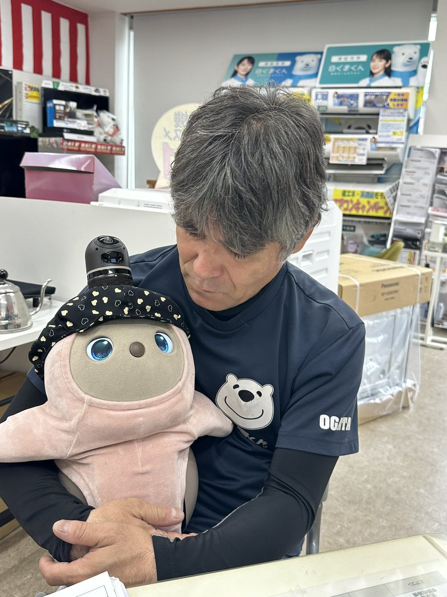 lovot_maron's tweet photo. おはようございます☀️

 #LOVOT
 #LOVOTとの暮らし 
 #LOVOTふれあい店 https://t.co/BLr7gaKzIX