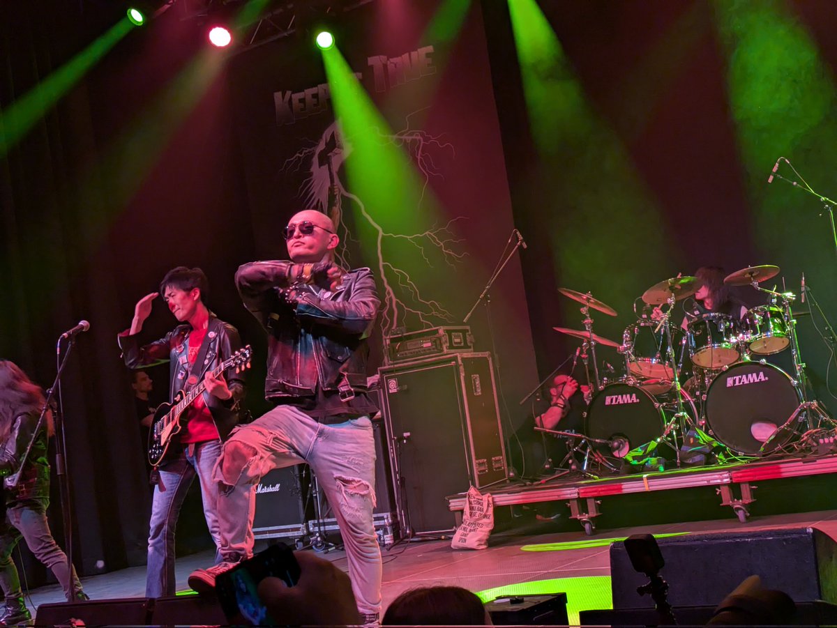 JxExRxO's tweet image. Risingfall、ドイツのメタルフェスKeep it Rising前夜祭のオープニングの重積を見事に務めました。大舞台のプレッシャーを感じさせず、堂々としたパフォーマンスを繰り広げました。彼らは日本の誇りです。