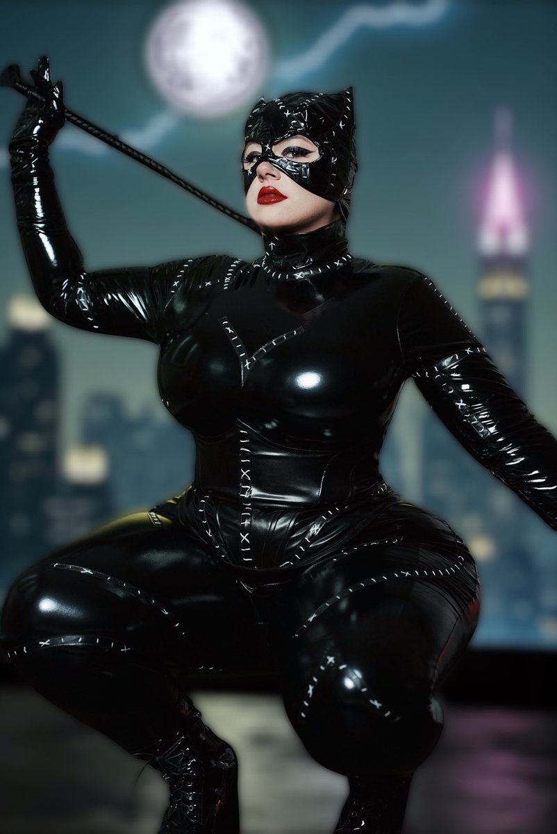 mysticbeingg's tweet photo. Day 2 of 31 Days of Halloween 🎃 | 🐾 Purr-suasion is an art… and I always get what I want 💋🖤 

#31DaysofHalloween #CatwomanCosplay https://t.co/AbHxuKvJRy