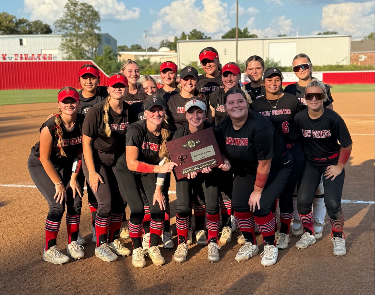 poteauathletics's tweet photo. The Lady Pirates are your Regional Champions beating Mannford 4-2 today! Great job ladies and coaches! Proud to be a Pirate!

They will be playing in Super Regionals next week with the team and location TBA. https://t.co/P4hmCEQqgK