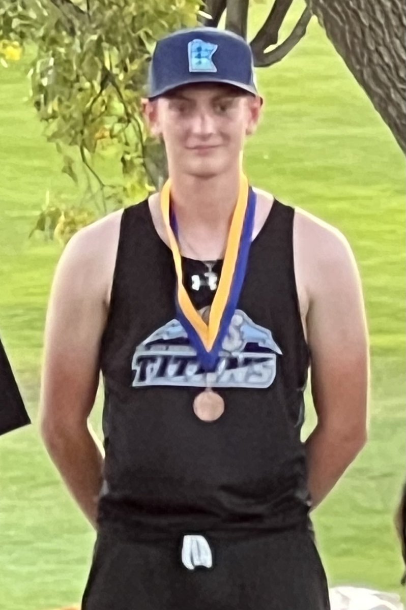 7th place medal gave Gabe a reason to flash a smile!  Nice race Gabe.