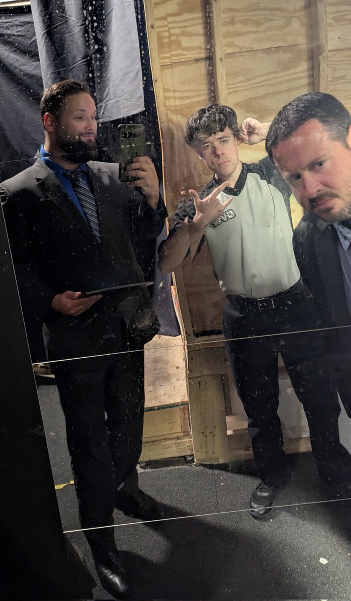 Pre-show dirty mirror selfie with the crew.