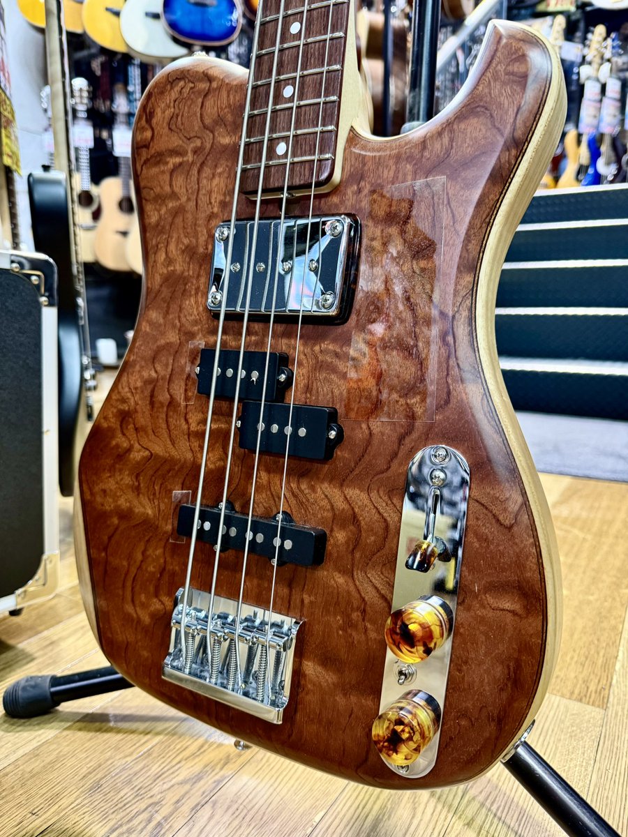 hiroshimaBB's tweet photo. T.S factory
151A-SA Burl-Mahogany 
151A-TSSP Bubinga

本日到着しました!!

是非お試しください!!

#TSfactory
#151A
#BurlMahogany
#Bubinga
#ギター
#ベース https://t.co/4RLdkhYP7j