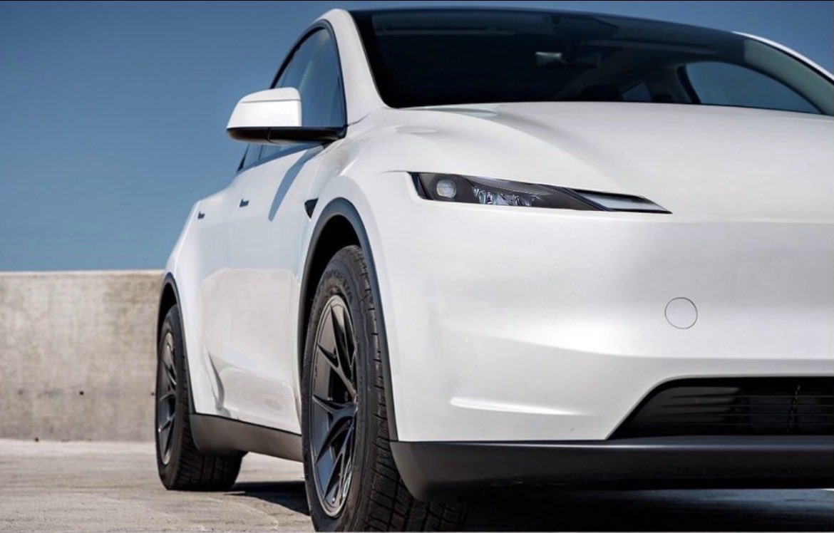 Data_1001's tweet photo. ￼
￼ Potential Model Y
#Tesla #ModelY #CheaperModelY

Tesla Model Y Juniper 2025 👀
New affordable Tesla Model Y 
Under 30k. https://t.co/80ngYEquvt
