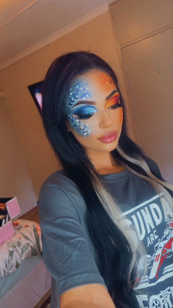 Bianca24x's tweet image. Just a girl in het bedroom on a random Thursday 🔥❄️ 
#MakeUpArtist #fypシ゚viral #Trending #fireandice
