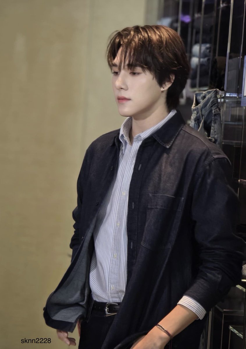 wraveehirunk's tweet photo. ผมส่งหน้า หน้าส่งคิ้ว คิ้วส่งตา ตาส่งจมูก จมูกส่งปาก ปากส่งคอ คอส่งชุด ชุดส่งคน คนส่งแบรนด์ ถูกต้องทั้งหมด โคตรผู้ให้กำเนิดฉันเลยล่ะ

NANI IN UNIQLO JEANS

#UNIQLOJEANSxNANI
#MyBestStandard
@UniqloThailand https://t.co/H0g64G6L3K