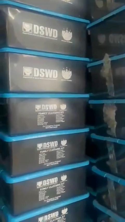 mnlstandardph's tweet photo. #MSNews | Maj. Gen. Robert Alexander Morico II, Acting Director of the Criminal Investigation and Detection Group (CIDG), stated that the operation stemmed from a report regarding the alleged selling of “DSWD Family Kit” relief goods with markings “Not for Sale.” 

On October 2, 2025 around 10:00 PM until 4:30 AM of October 3, 2025, the CIDG National Capital Region Regional Field Unit- Special Operations Team together with the Department of Social Welfare and Development (DSWD) conducted a law enforcement operation in a warehouse at Juan Luna St., Brgy. 56, Tondo, Manila that resulted in the arrest of “Janice”

The authorities confiscated 6,000 boxes of DSWD Family Kits with “Not for Sale,” markings, with an estimated value of Php 15,520,000.00. | via Vince Lopez

📷 PNP CIDG

For more info, visit https://t.co/rmQCnNSOvI.