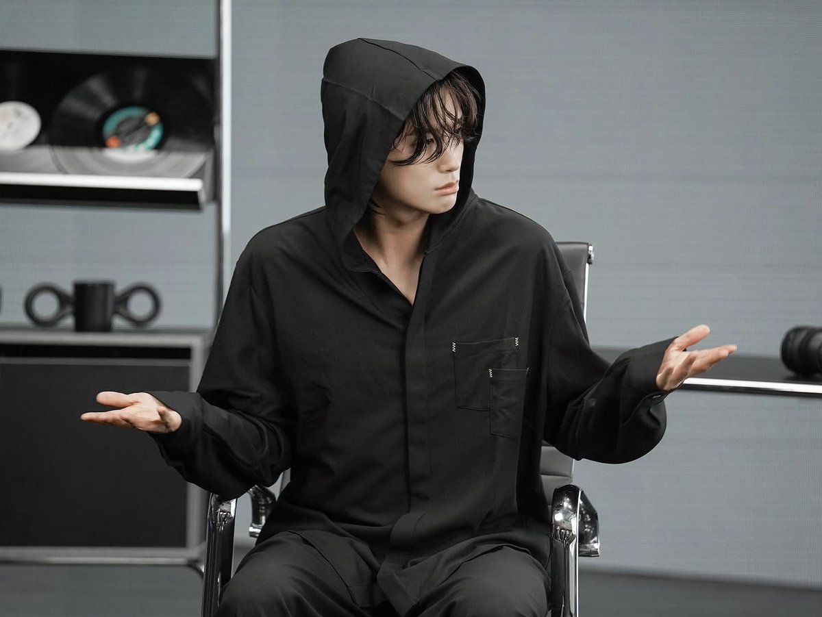 OFFヒョンシクにも
また会いたい♥️
登場してね😘

月初の仕事から解放〜🙌🏻
一緒にダラダラゴロゴロしたい...

📸 RÊVE Official IG