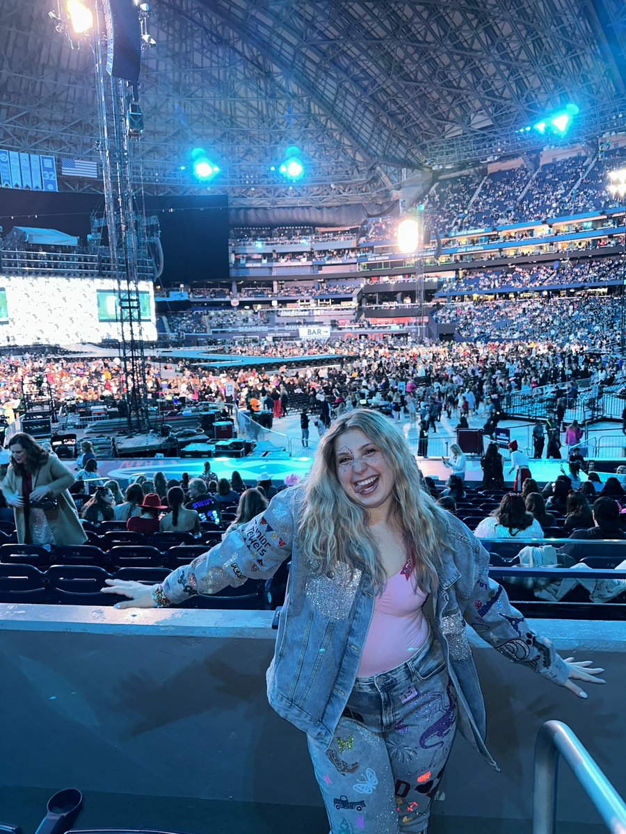 The Outro of The Life of A Showgirl brought me right back to #TSTheErasTour and I AM SO🥺❤️‍🔥 What a beautiful beautiful album. #TSTheLifeOfAShowgirl  <a href="/taylornation13/">Taylor Nation</a> <a href="/taylorswift13/">Taylor Swift</a>