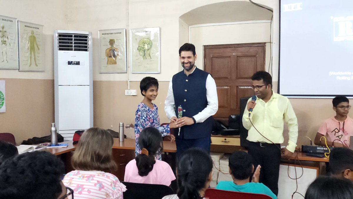 pinakamediawork's tweet photo. #RabbDiAwaaz at the National Association for the Blind #Goa. Director of the film Shri @Ojaswwee Sharma, along with the #NABGoa Team, after the screening of the film for the International @purplefestgoa Goa 2025 celebrations.
@discommgoa
#FilmScreening #PurpleSpectrum https://t.co/uK8pPlFL8R