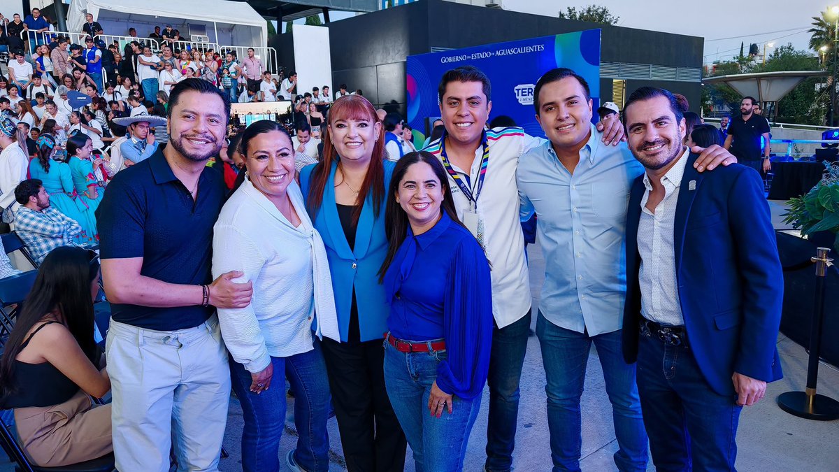 AgsMoniBecerra's tweet photo. ✨💪¡Dando resultados a las y los jóvenes!
🫶Amiga @TereJimenezE muchas felicidades por todos los logros. Ahora los jóvenes tienen más oportunidades para crecer y desarrollarse en ambientes sanos.
#MuyBien💙 #3erInforme #TereJiménez https://t.co/9zXtNUf7uJ