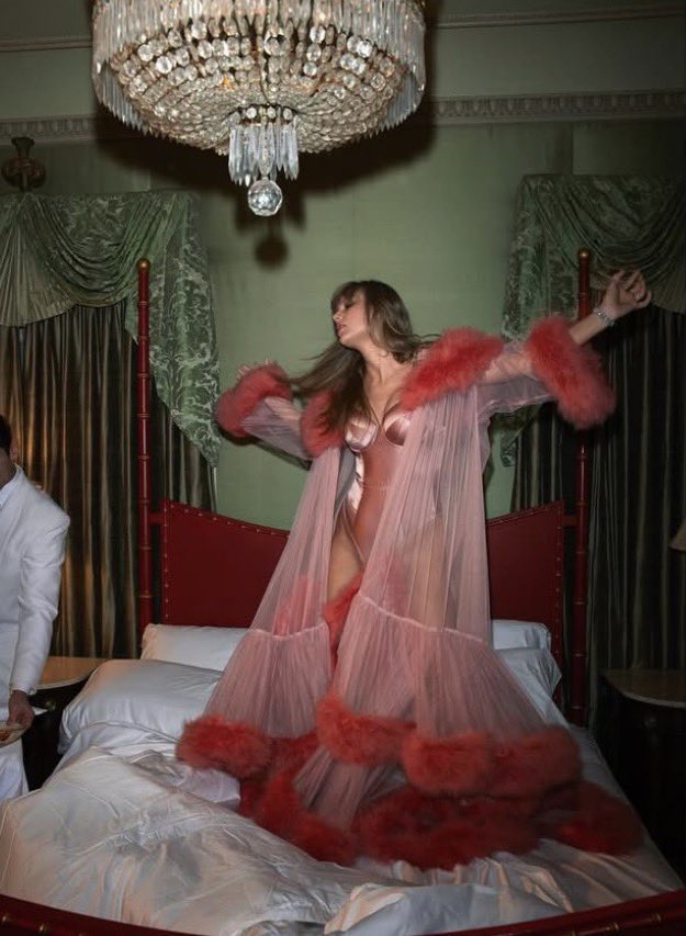 DOES ANYONE HAVE THE HQ VERSION OF THSI OMFG