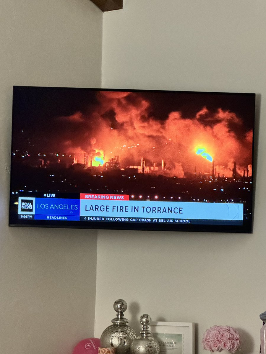 RobWomack's tweet image. Explosion at the Chevron refinery.