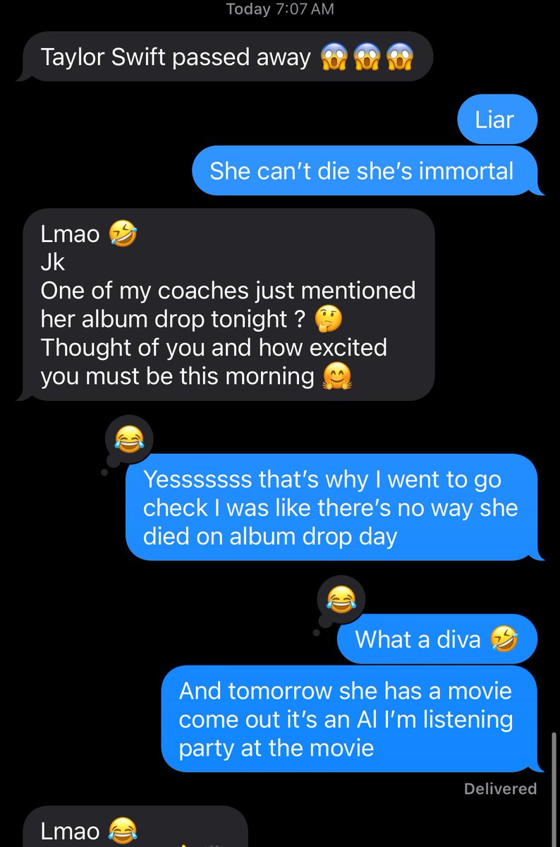 Jakelyn_27's tweet photo. This mornings conversation vs the lyrics released today 😭😭😭 #thelifeofashowgirl https://t.co/5Tm2bW18j0