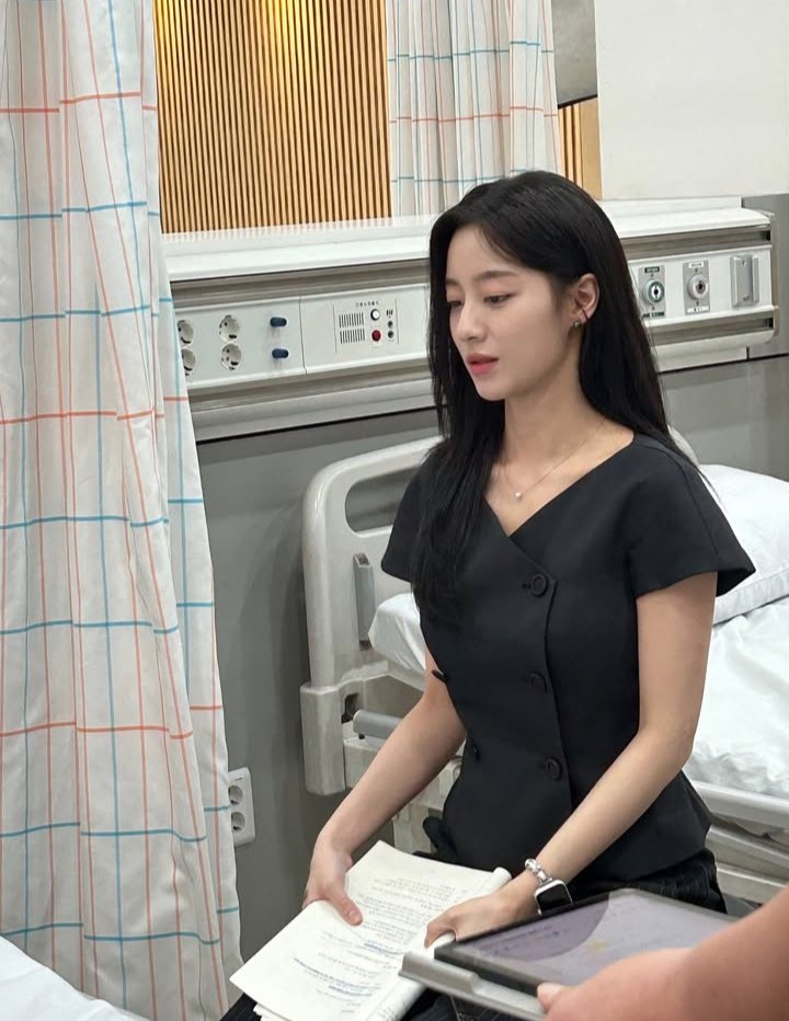 kmiwnah's tweet photo. kmiwnah update chara ✨

minah320_97 instagram update 
지금 '네이버TV'와 '치지직'에서 #막장악녀 🔨 https://t.co/g117MJHWHY