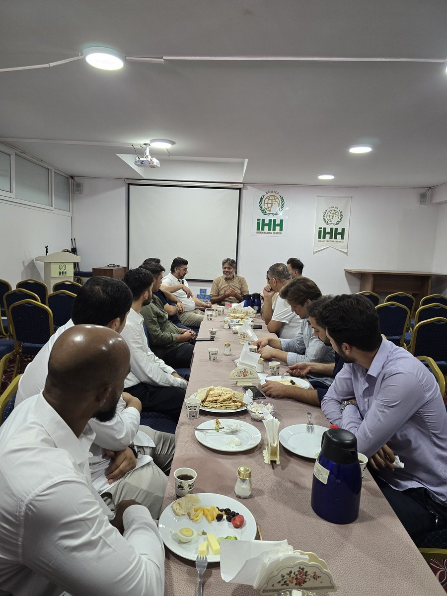 ASİM bileşeni derneklerimizin  üniversite kulüp başkanları ile istişare toplantısı yapıldı.
Daha nitelikli bir eğitim, İlim, irfan ahlaklı bir nesil için birlikte neler yapıla bilinir fikir alışverişinde bulunuldu. 
Hayırlara vesile olsun.