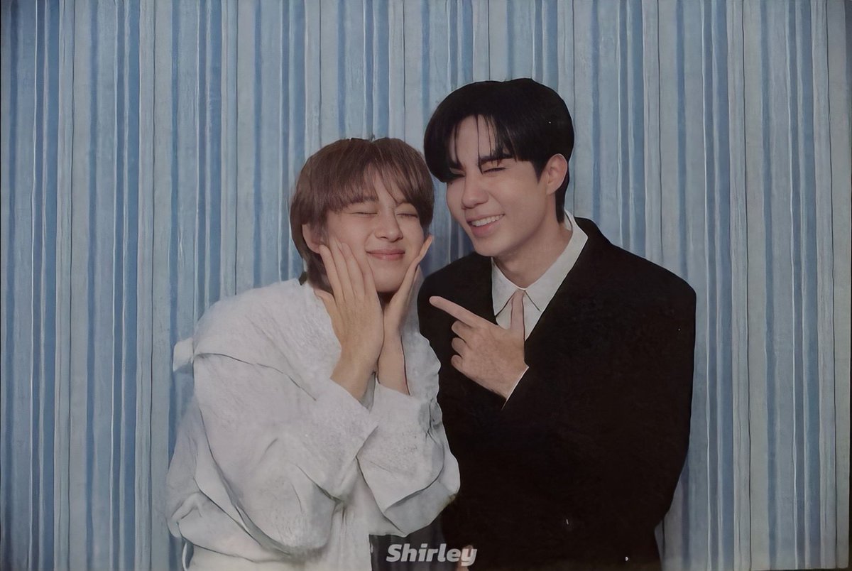 nuzuntalzon's tweet image. ไม่รู้ว่าปัญหาเกิดจากจุดไหน อาจจะเกิดที่ตัลเอง แต่รูปเซ็ทเนี้ย เวลามองหน้าเมนเหมือนไม่ใช่เมน เหมือนดูคนอื่นที่เหมือนเมนตัวเอง 🥹

อ่ะอย่างน้อยรูป 4 ก็เหมือนเมนสุด 😂

มานผิดพลาดกงไหน ไม่เข้าใจเยยคั้บ 😂