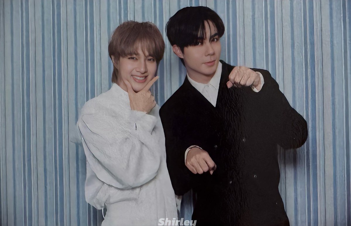 nuzuntalzon's tweet image. ไม่รู้ว่าปัญหาเกิดจากจุดไหน อาจจะเกิดที่ตัลเอง แต่รูปเซ็ทเนี้ย เวลามองหน้าเมนเหมือนไม่ใช่เมน เหมือนดูคนอื่นที่เหมือนเมนตัวเอง 🥹

อ่ะอย่างน้อยรูป 4 ก็เหมือนเมนสุด 😂

มานผิดพลาดกงไหน ไม่เข้าใจเยยคั้บ 😂