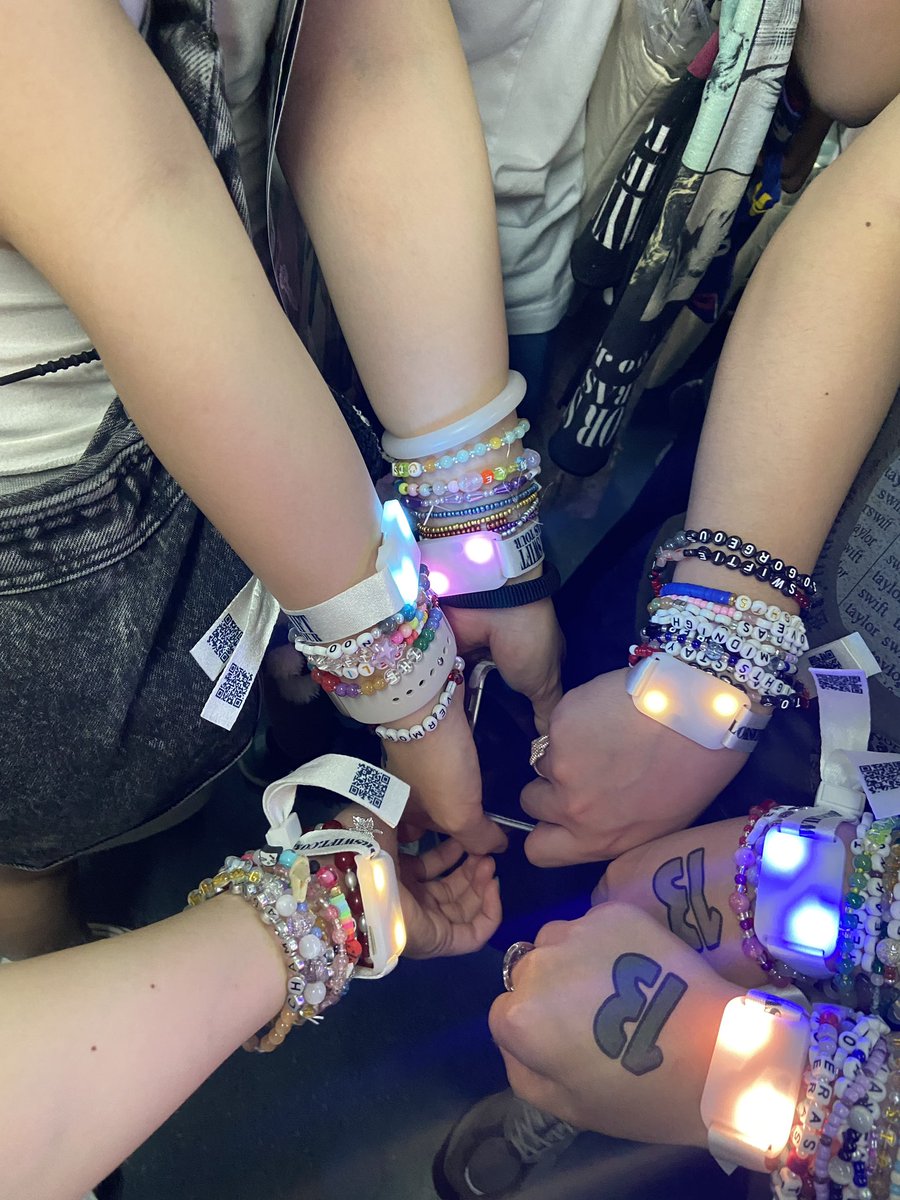VickyLovesTS13's tweet photo. Track 12 🧡 
The Life of A Showgirl
I said “You’re living my dream”
@taylorswift13 @taylornation13 @SabrinaAnnLynn https://t.co/AHQPBqoVUv