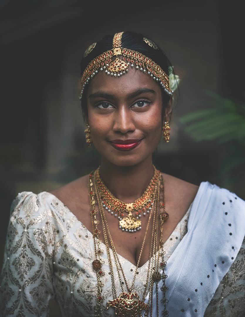 S_MorningLight's tweet photo. LANKAN BRIDE #3
Casiny George, for Dhivara Luxury Clothing, Sri Lanka, Aug 2025. More@ https://t.co/zZ0A2CgQHO
#fashionmag #FashionEditor #fashionphotography #portraitphotographercolombo #srilankanfashion #srilankanbrides #beautifulwomen https://t.co/nTW5HRMyST