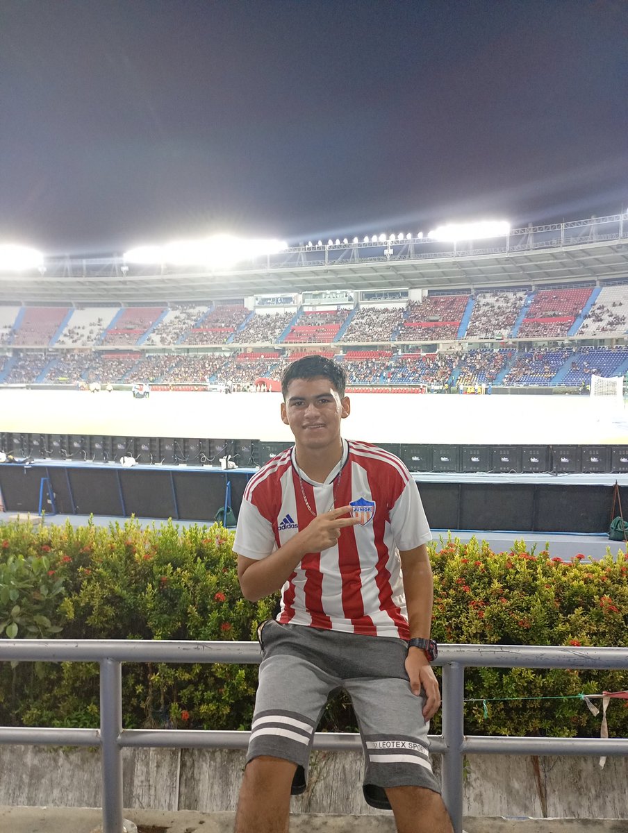 JoelReal1104's tweet photo. Muchas gracias a @fmcvconjunior @insolado @FunMuseoMLM @FMCVidas @JunioristasVpar @BryanOrozcoLl @juancarlosescaf @camilopinto #SorteosFmcv #VamosJunior #TodosAlMetro Por la boleta gracias a ustedes pude disfrutar de este partido y ojalá y pueda seguir ganando estos sorteos FMCV https://t.co/Rgt1hHKVOO