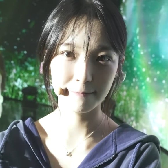 HaizulByezul's tweet image. [FM_1.24] "Now Tomorrow" Concert Behind the Scene

Jiheon 🍯 (1/2)

#fromis_9 #프로미스나인
(Noted: free to save and use for your account)