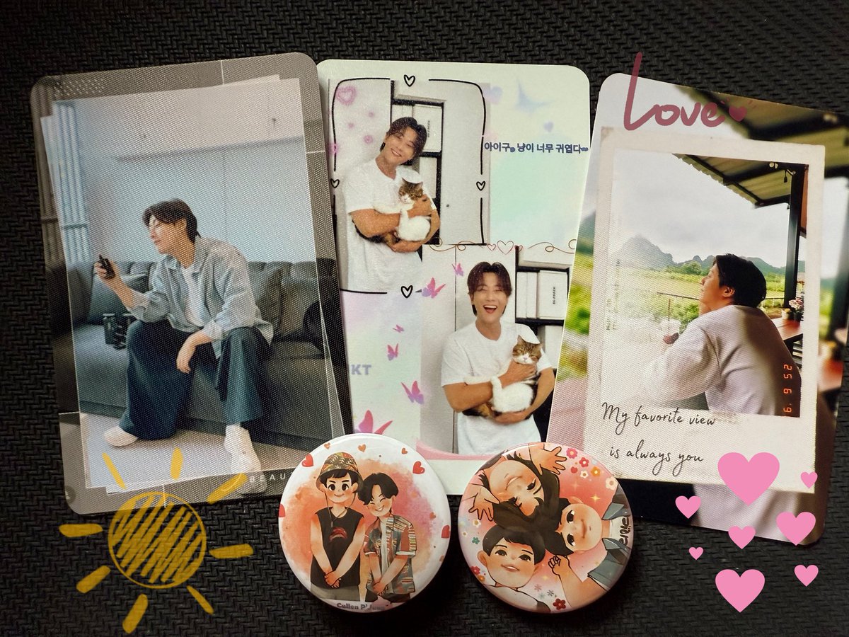 Ami_is_not_nice's tweet image. ของขวัญรอแจกปีใหม่คับ อยู่ระหว่างสะสม

รีวิวผลงาน
คมช นักวาดคนเก่งของผม @_ravis_  - แก๊งเจ้าพวกดอกรักน่ารักเกินไปปปปปป🥹🩷🩵💛
เข็มกลัด - @hyeeprint 
ฟตก - @moryyyy128