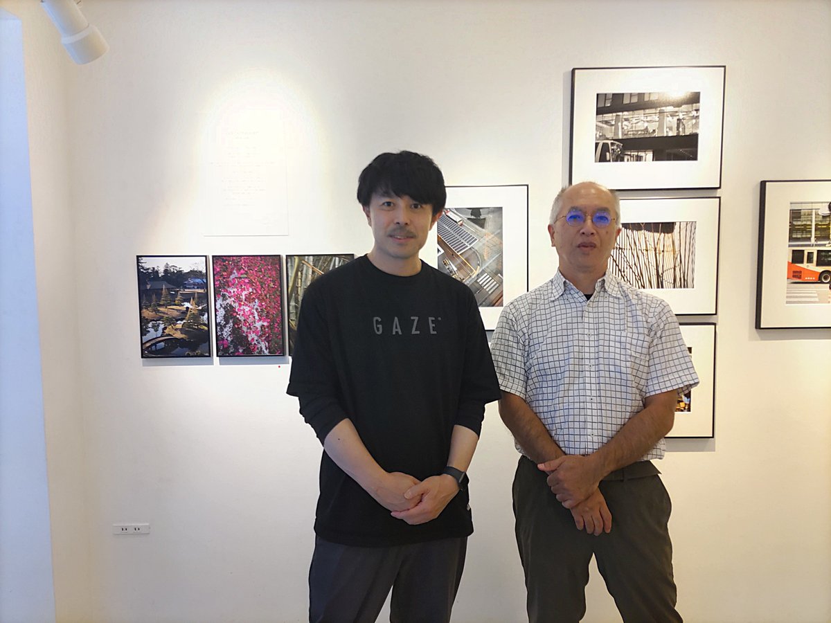 ved00163's tweet photo. N展以来2度目の西田さんの写真展に朝一番でお邪魔しました。今回は杉森さん目当てです、スゴイ。作品は落ち着いた色調でいい感じでした。西田さんには楽しいお話と一緒に写真に写って頂き本当に有難うございました。
https://t.co/zQ3HWMEcPx
https://t.co/VeJ7HXFX0d https://t.co/JGv18Ln3Qp