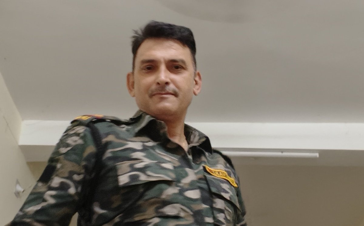 अक्सर श्रीमती ले लोग्नेको खुशी र सफलता मात्रै देख्छन,
पीडा र आँसु देख्न त तिमी झैं प्रेमिका बन्नुपर्छ।
❤️❤️ कि कसो <a href="/Suraj_Babu731/">सुरज_बाबु</a> 😜