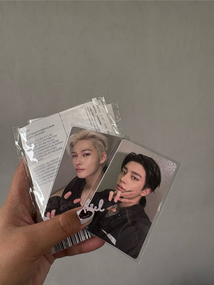 nichorielsim's tweet photo. Singapore Exclusive pulls  #WALKTHELINE_IN_SINGAPORE https://t.co/HtYBeJxXXp