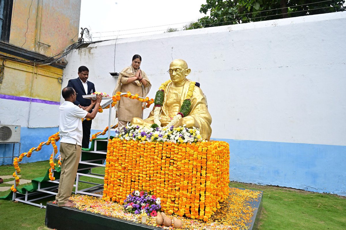 dgprisonstg's tweet photo. Prisoners’ Welfare Day &amp; Gandhi Jayanti: Special programmes were organised. Speaking on the occasion, Dr. Soumya Mishra, IPS DG #PrisonsCoreectionalServicesTG said, Prisons are not merely places of confinement but centres of change, where correction,reformation &amp; rehabilitation⬇️ https://t.co/OCnz4SrZl2