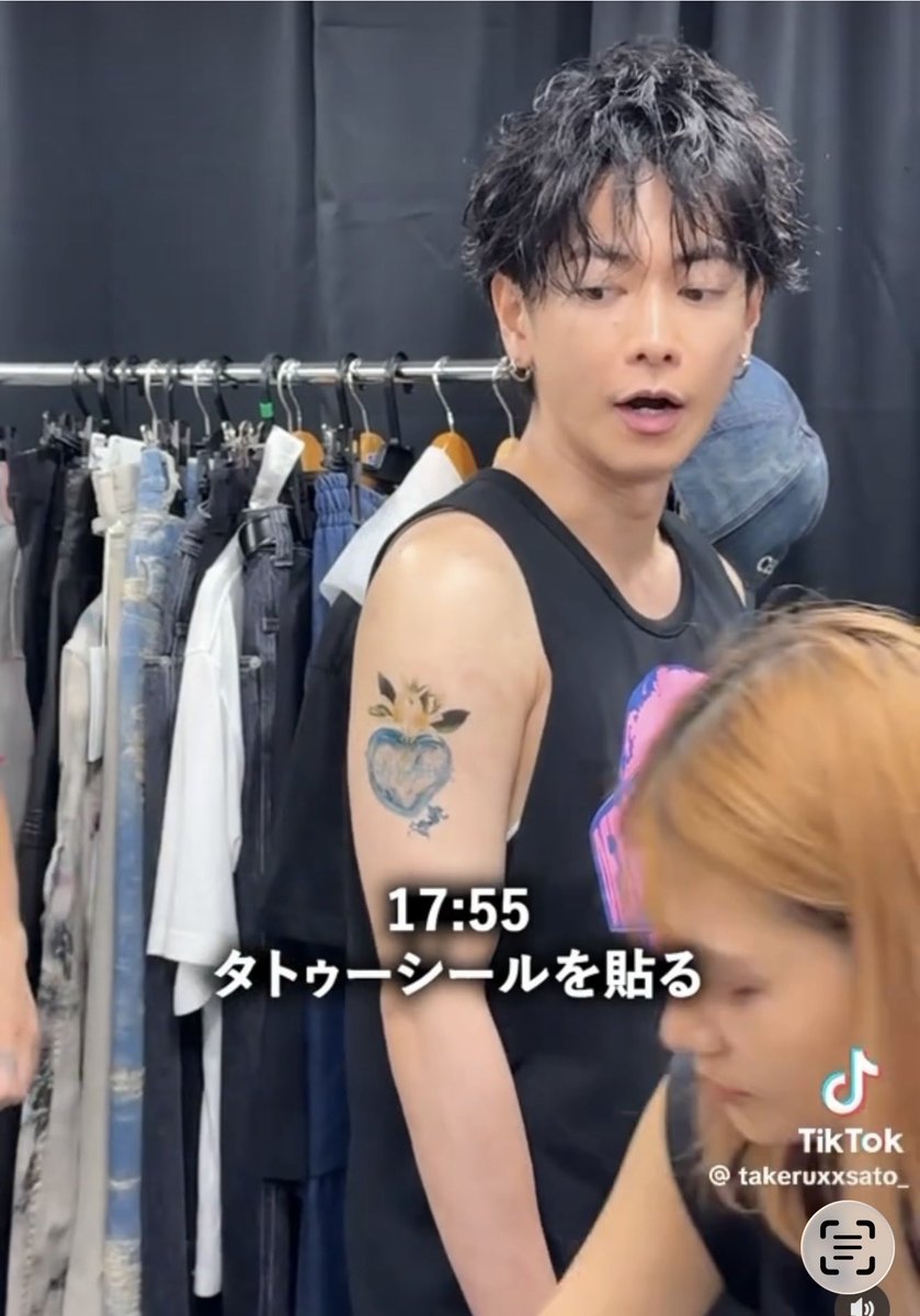 kei321Takeru's tweet image. この時のタトゥーシールが
コレやったんだね💕︎
匂わせ🤭🤭

 #佐藤健
 #佐藤健Tiktok
 #TENBLANK
 #グラスハート