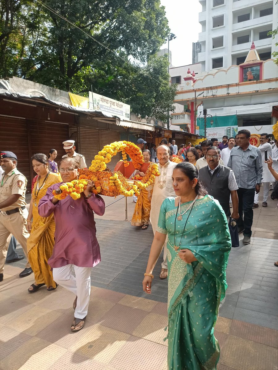 pcmcindiagovin's tweet image. 🌸अभिजात मराठी भाषा दिवस/सप्ताह २०२५ निमित्त ग्रंथ दिंडी/शोभायात्रा 🌸
 
📍 मार्ग: मोरया गोसावी मंदिर – गांधी पेठ – चापेकर चौक – प्रा. रामकृष्ण मोरे प्रेक्षागृह, चिंचवड
 
🗓 अभिजात मराठी भाषा सप्ताह २०२५ - ३ ऑक्टोबर ते ९ ऑक्टोबर