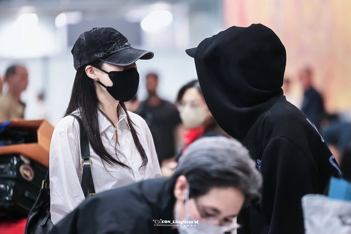 Con_Lingorm's tweet image. 251003
Get back

#Linglingkwong #Ormkornnaphat
#LingOrm #Dior #DiorSS26 
#ParisFashionWeek #pfw