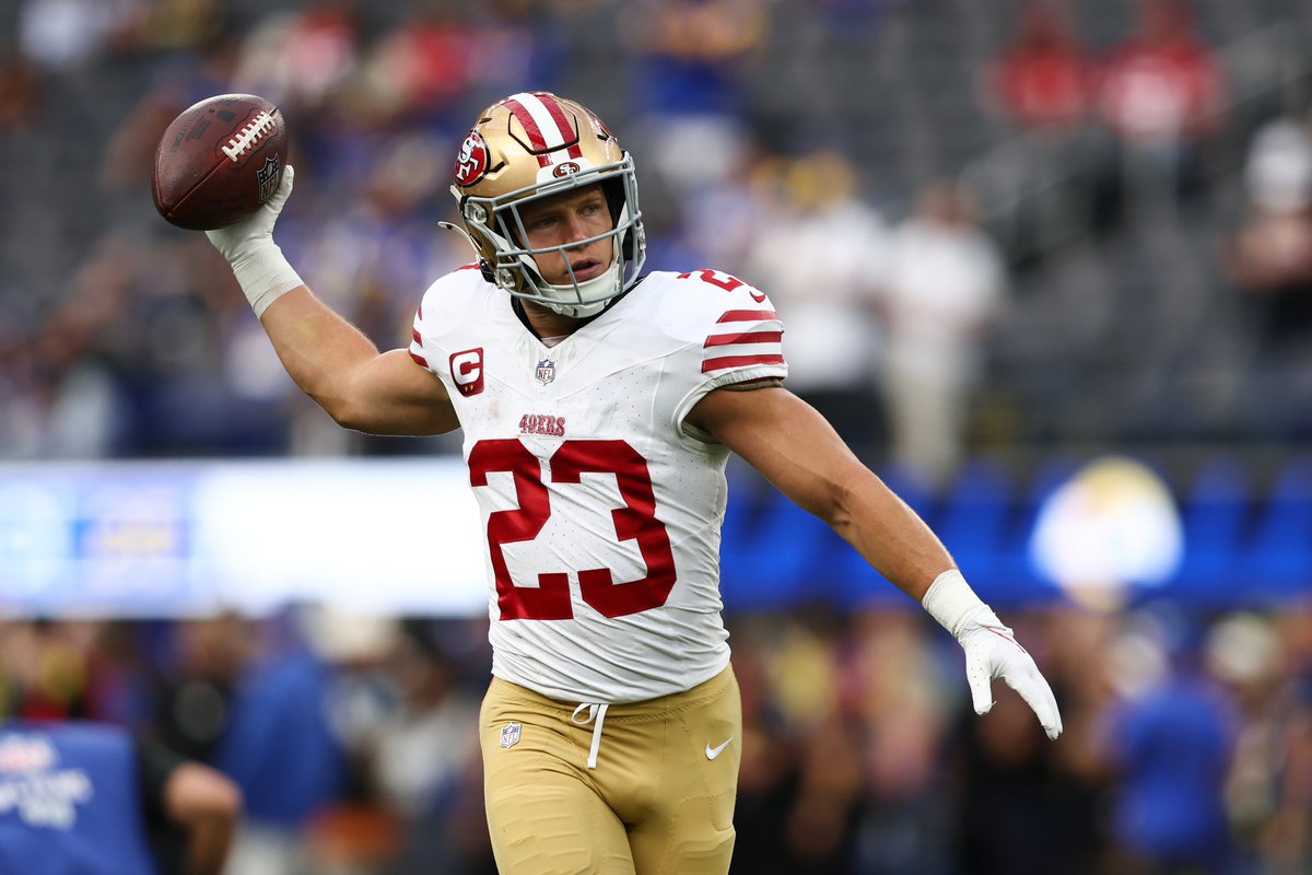 NFLFantasy's tweet photo. Christian McCaffrey is currently on pace for 65.6 fantasy points tonight... https://t.co/zf5pIAAlGg